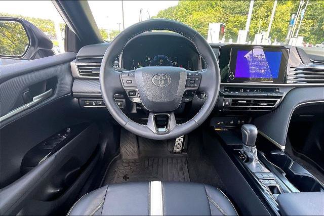 Used 2025 Toyota Camry SE w/ Convenience Package FWD image 5