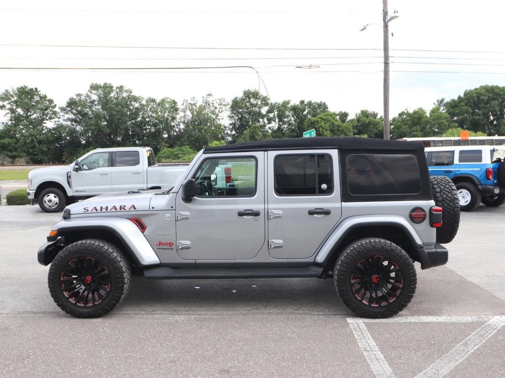 Used 2021 Jeep Wrangler Unlimited Sahara AWD/4WD image 2