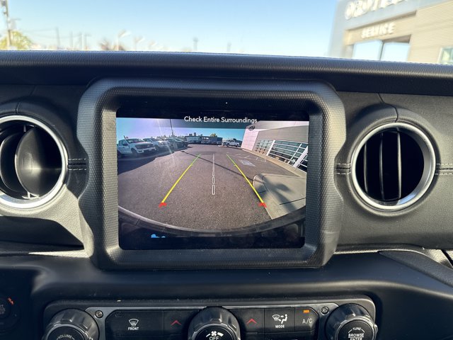 Used 2023 Jeep Wrangler Unlimited Sahara AWD/4WD image 18