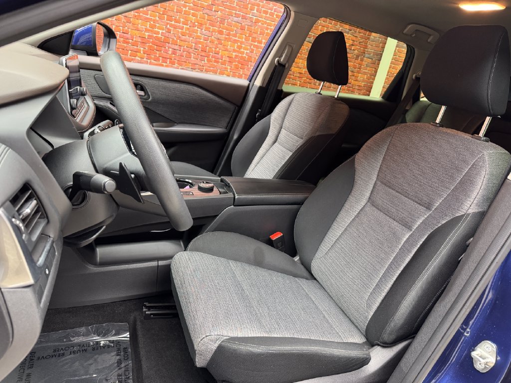 Used 2023 Nissan Rogue SV AWD/4WD image 23