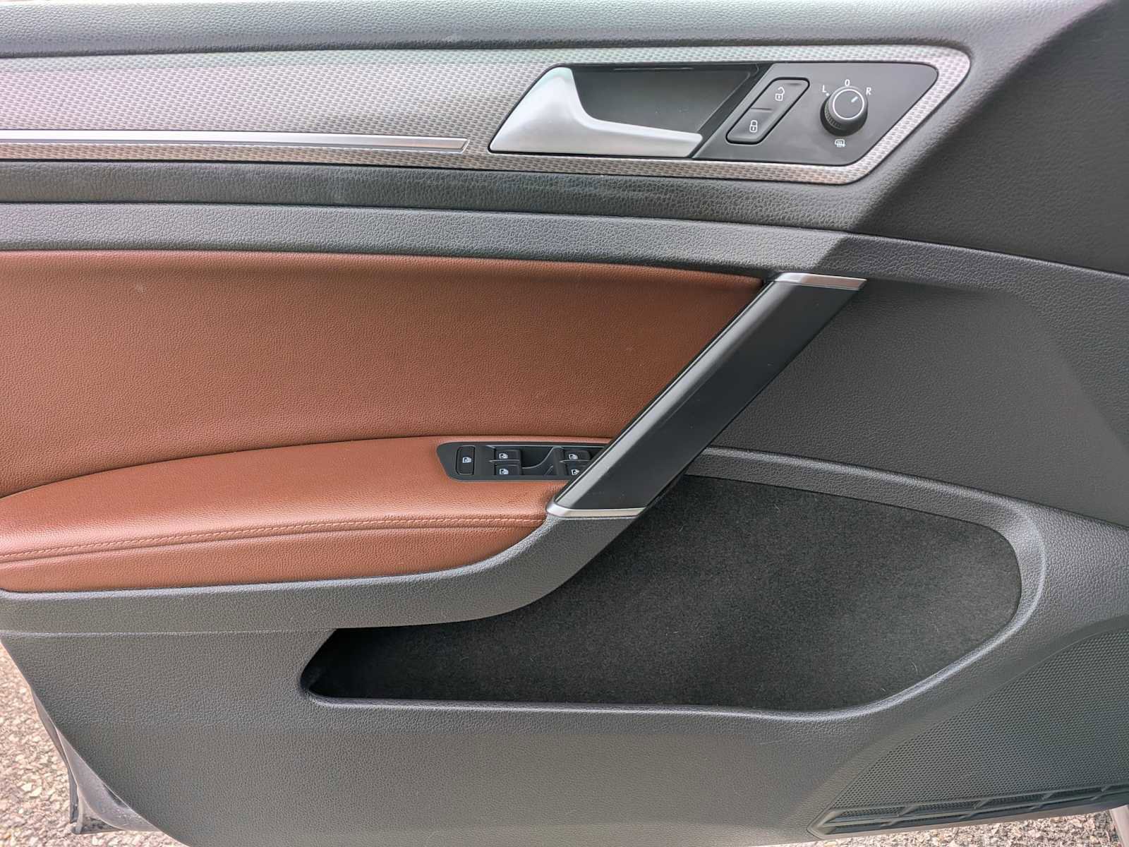 Used 2019 Volkswagen Golf Alltrack S image 16