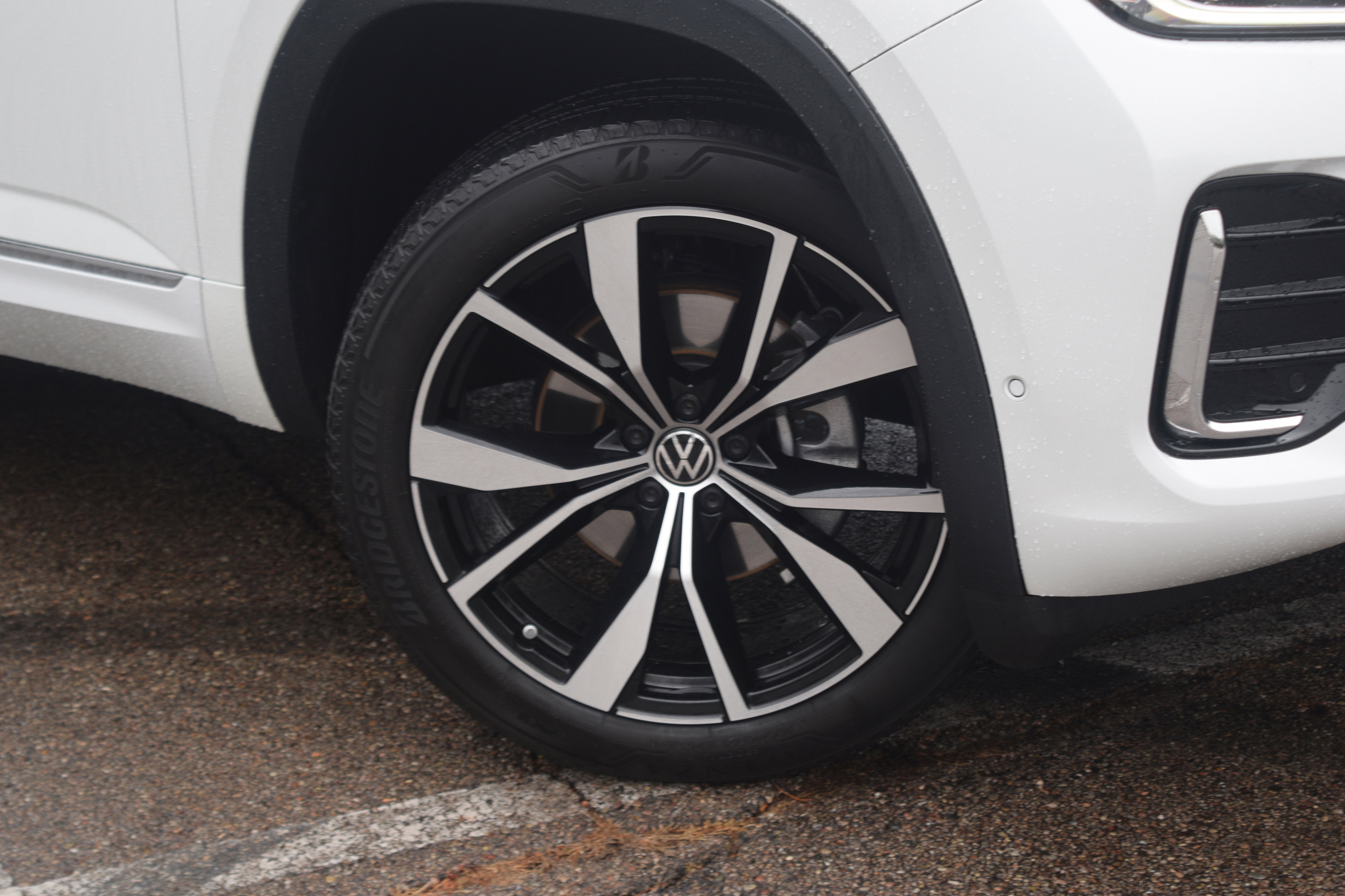 Used 2024 Volkswagen Atlas SEL Premium R-Line image 34