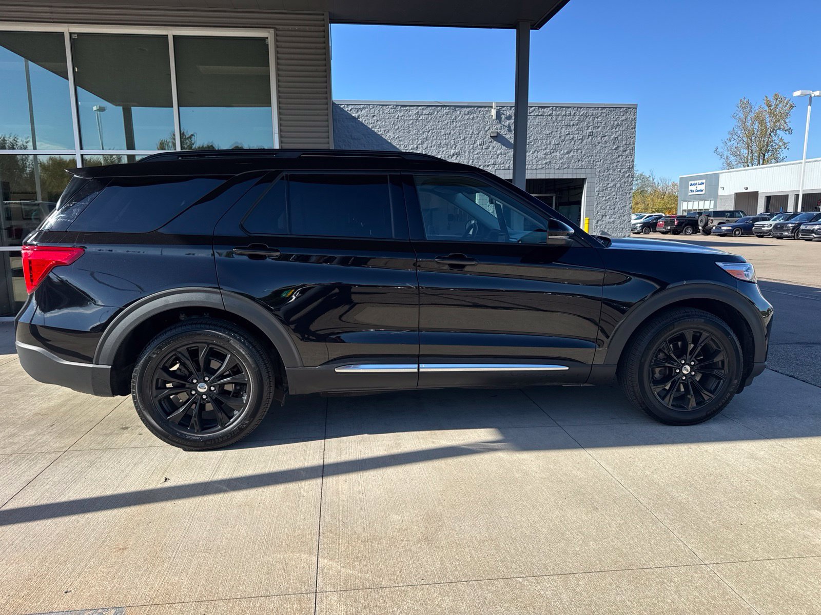 Certified 2023 Ford Explorer XLT w/ Equipment Group 202A AWD/4WD image 9