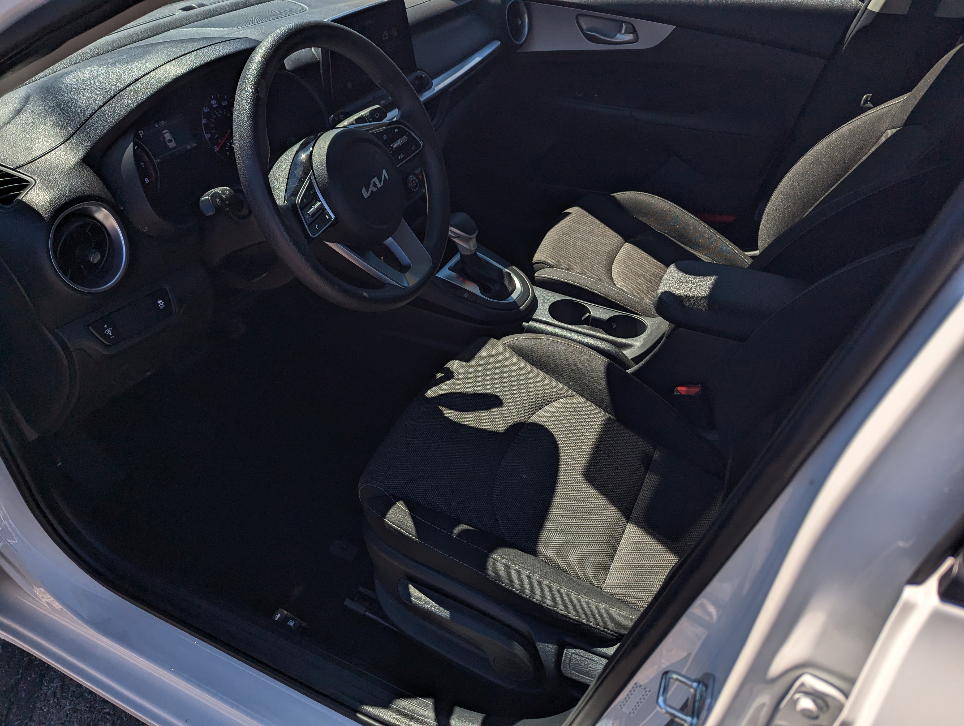 Used 2024 Kia Forte LXS image 9