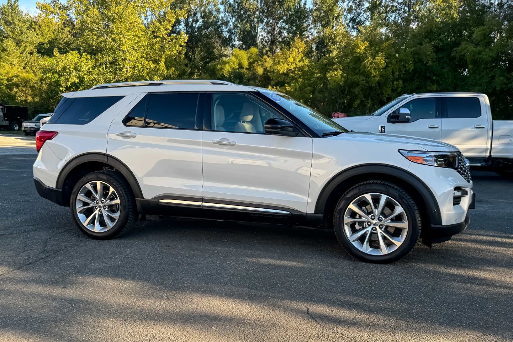 Certified 2021 Ford Explorer Platinum w/ Equipment Group 601A AWD/4WD image 2