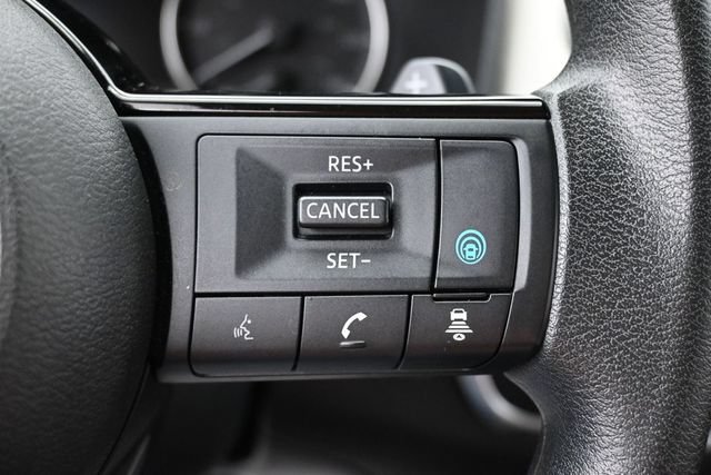 Used 2023 Nissan Rogue SV AWD/4WD image 16