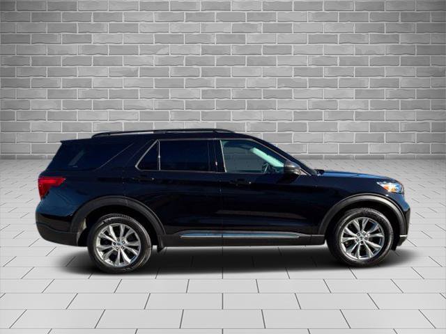 Certified 2023 Ford Explorer XLT w/ Equipment Group 202A AWD/4WD image 2