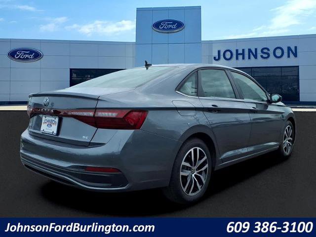 Used 2025 Volkswagen Jetta SE FWD image 3