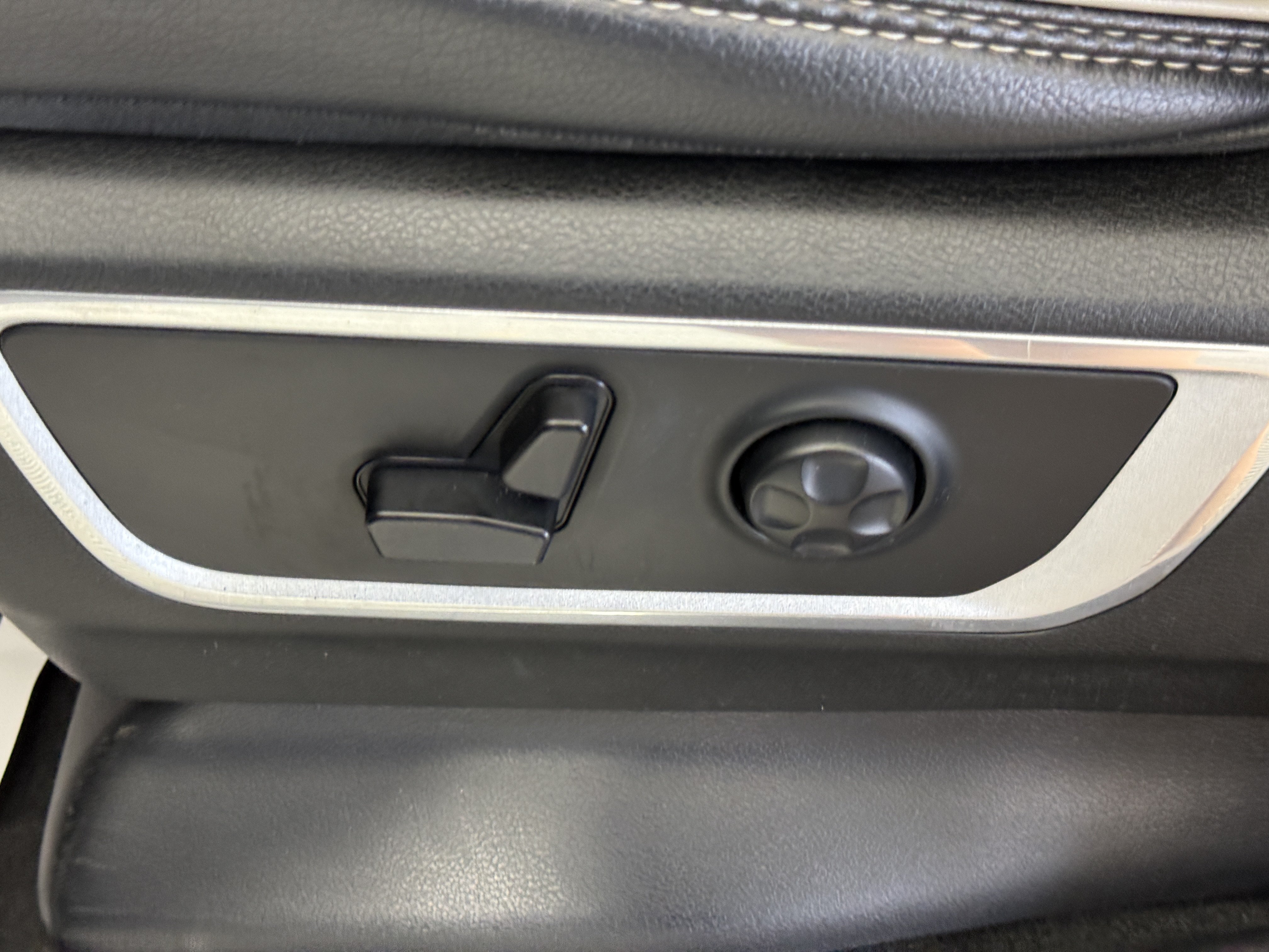 Used 2020 RAM 1500 Laramie RWD image 16