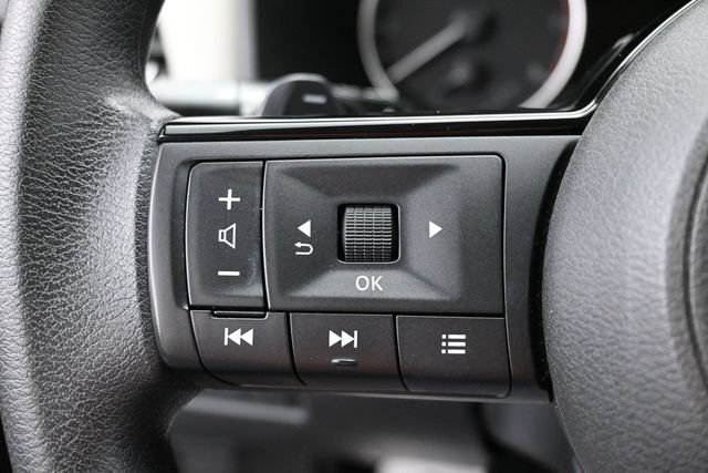 Used 2023 Nissan Rogue SV AWD/4WD image 17