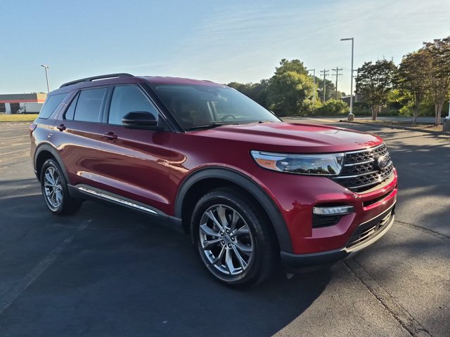 Certified 2022 Ford Explorer XLT w/ Equipment Group 202A AWD/4WD image 2