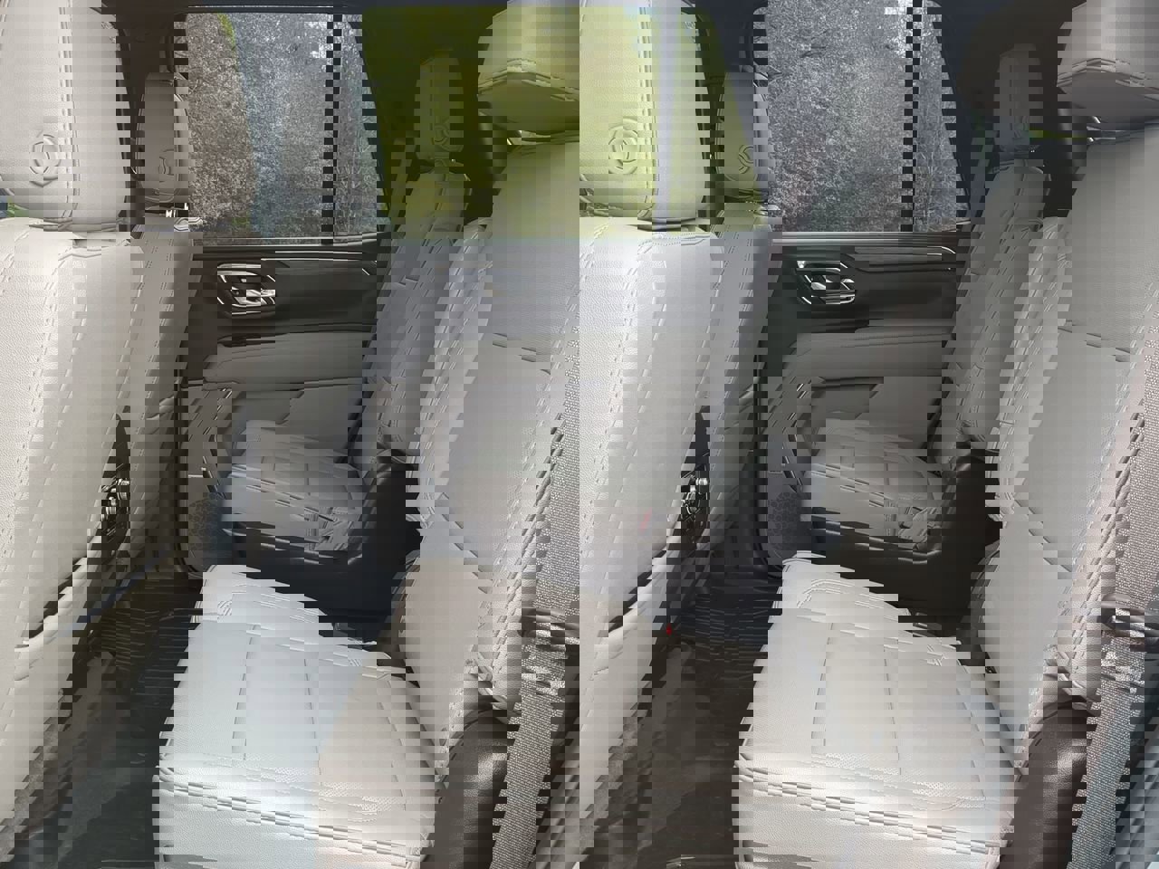 Used 2023 GMC Yukon SLT image 12