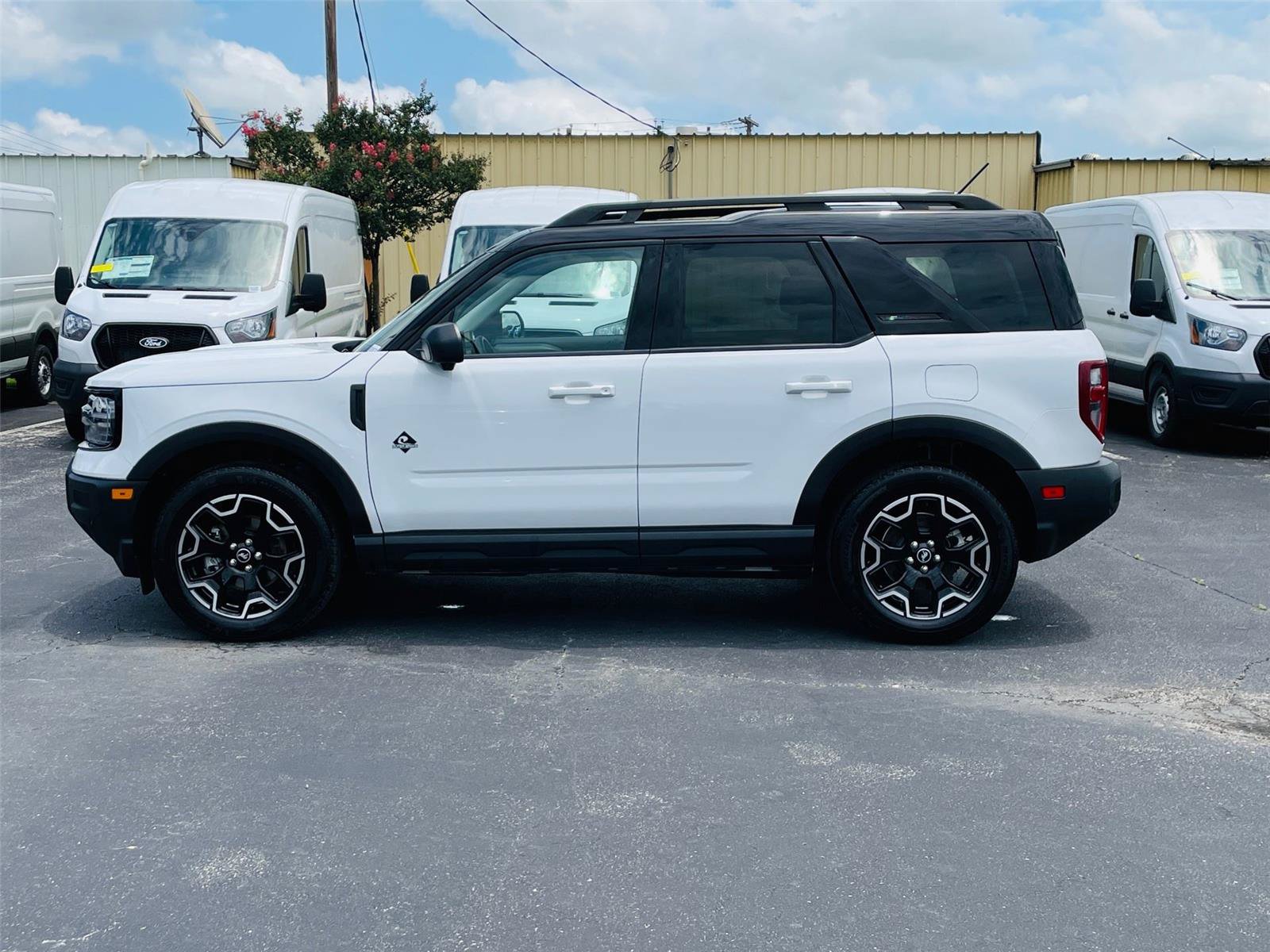 Certified 2025 Ford Bronco Sport Outer Banks w/ Outer Banks Tech Package+ AWD/4WD image 6