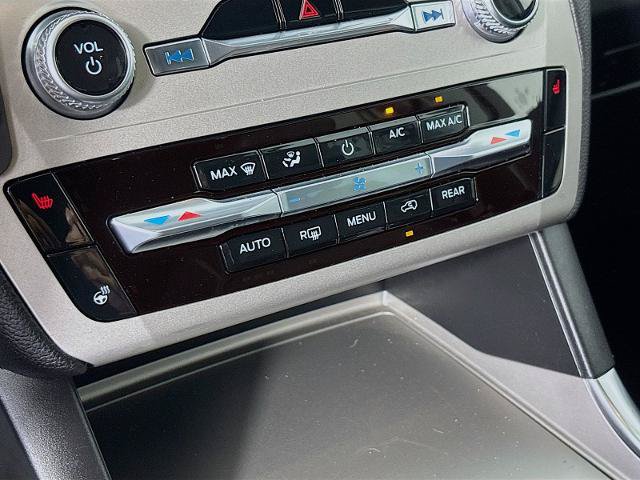 Certified 2022 Ford Explorer XLT w/ Equipment Group 202A AWD/4WD image 16