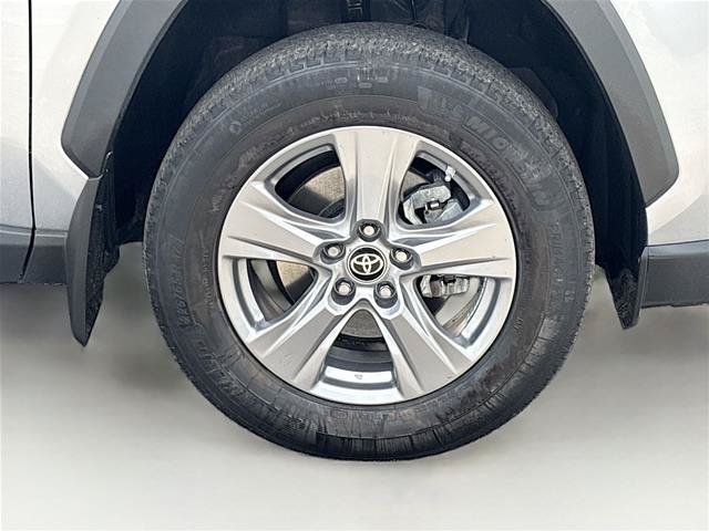 Used 2024 Toyota RAV4 LE AWD/4WD image 32