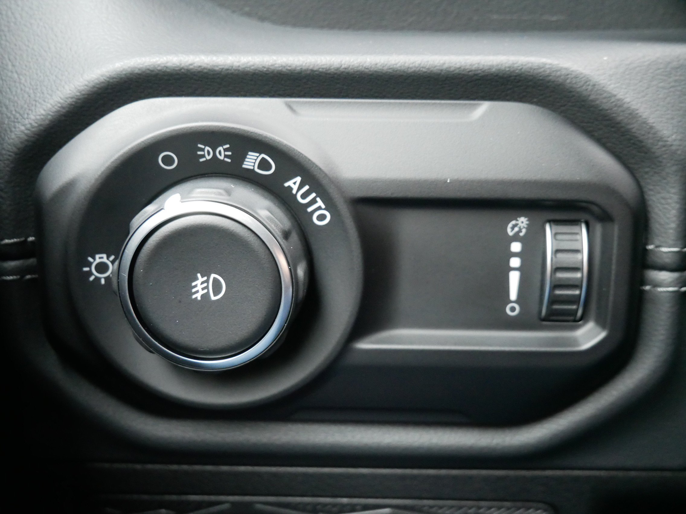 Used 2024 Jeep Wrangler Unlimited Sahara AWD/4WD image 14
