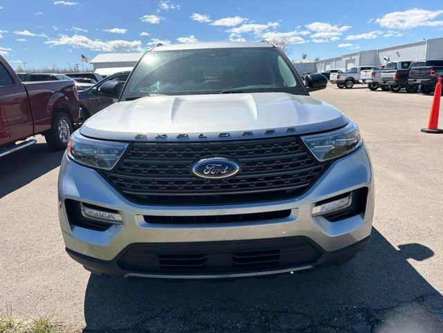 Certified 2023 Ford Explorer XLT w/ Equipment Group 202A AWD/4WD image 2