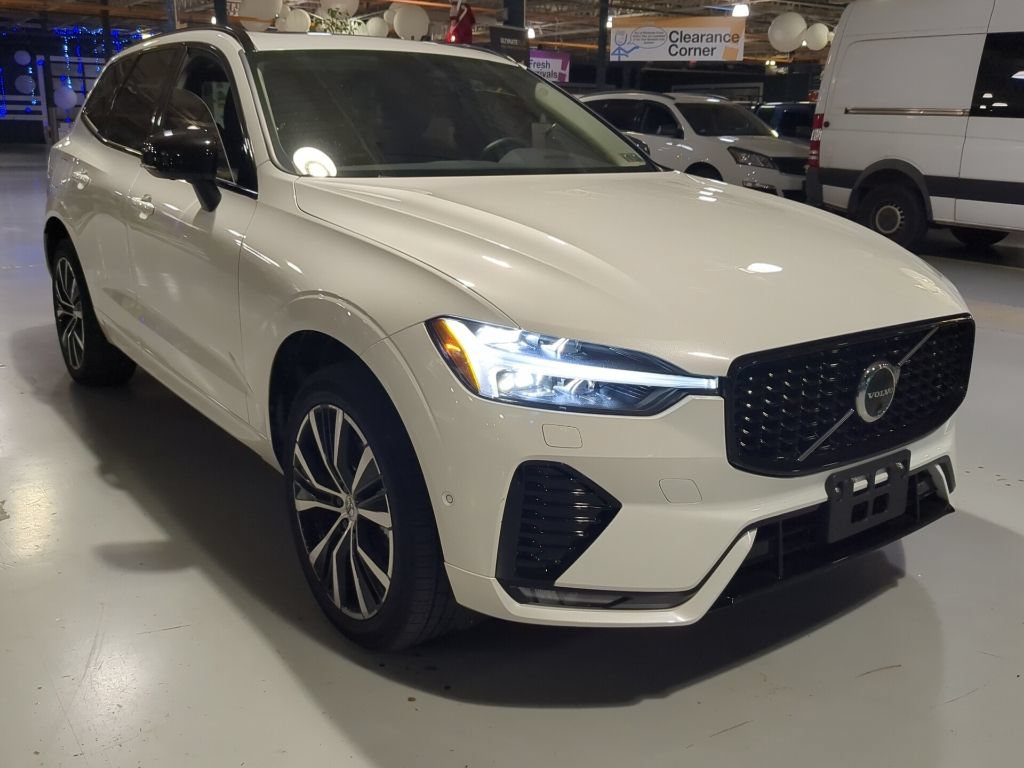 Used 2025 Volvo XC60 B5 Plus AWD/4WD image 5