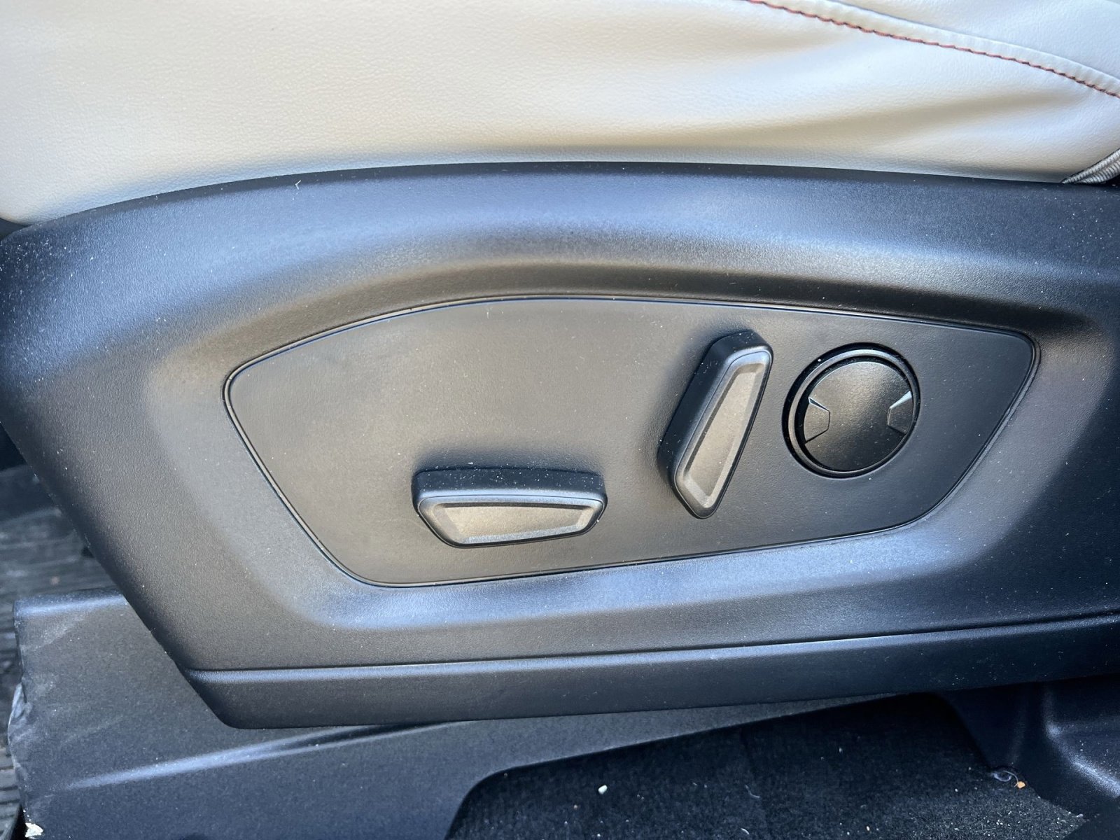 Certified 2026 Ford Explorer Active w/ Active Comfort Package image 14