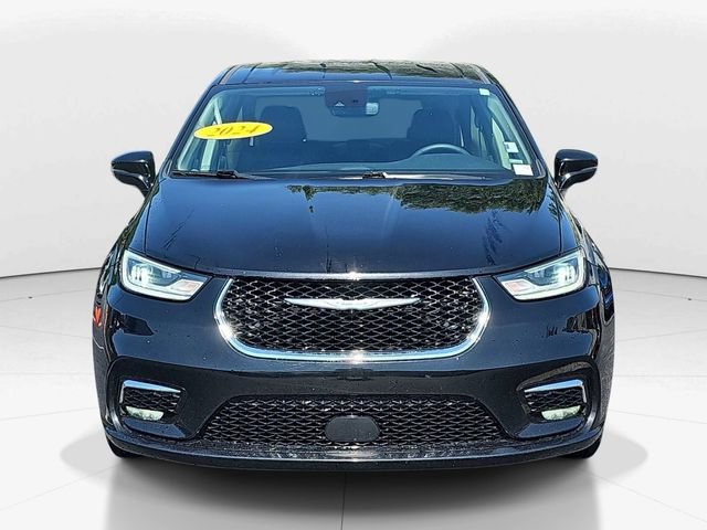 Used 2024 Chrysler Pacifica Touring-L FWD image 9