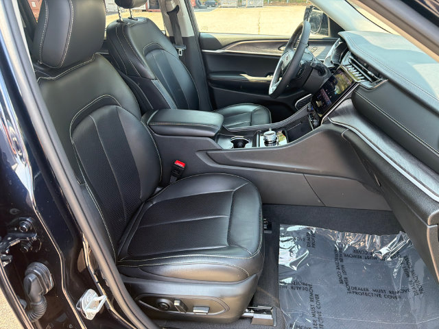 Used 2024 Jeep Grand Cherokee L Limited w/ Luxury Tech Group II AWD/4WD image 15