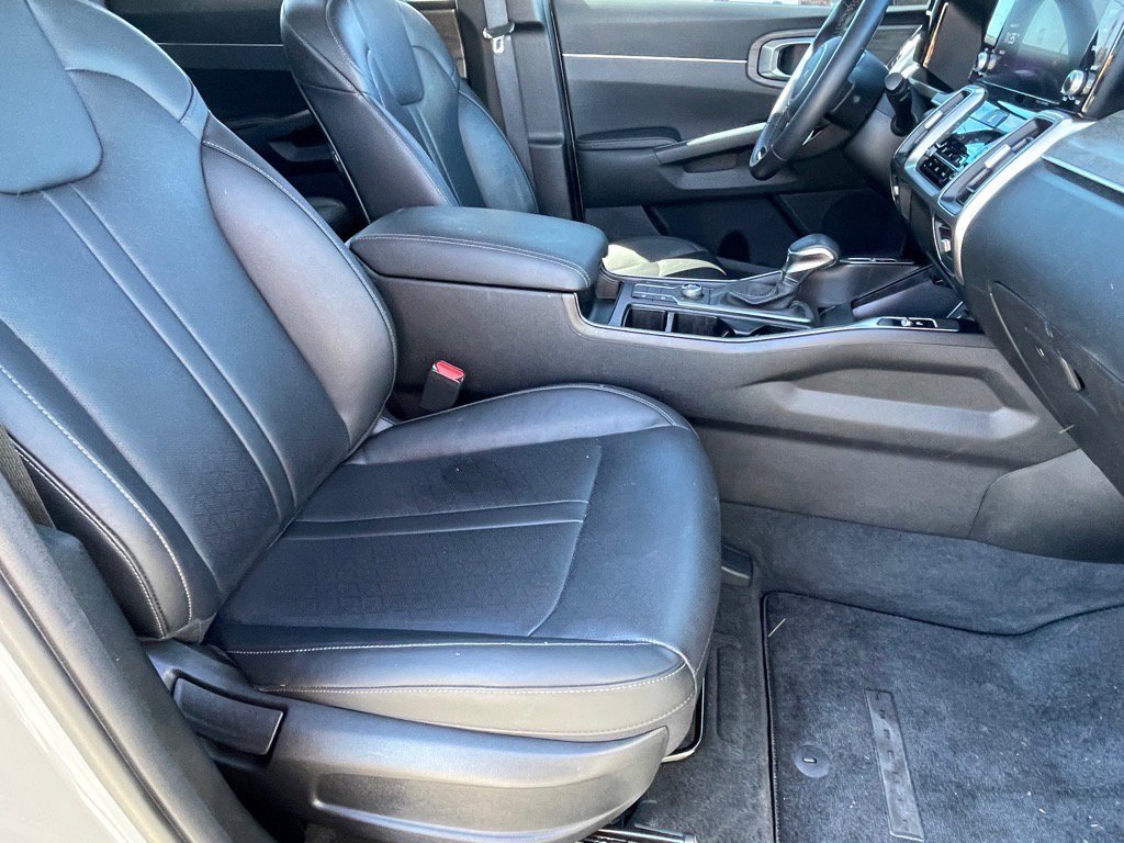 Used 2022 Kia Sorento S image 11