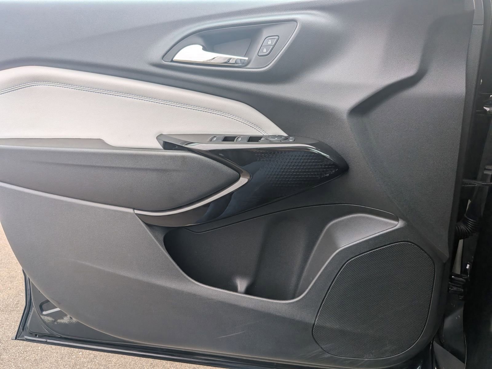 Used 2024 Chevrolet Trax LT w/ Driver Confidence Package FWD image 14