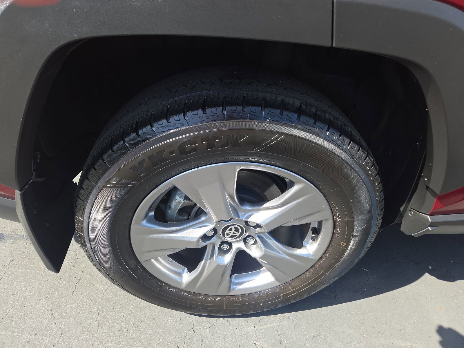 Used 2024 Toyota RAV4 XLE w/ Convenience Package AWD/4WD image 4