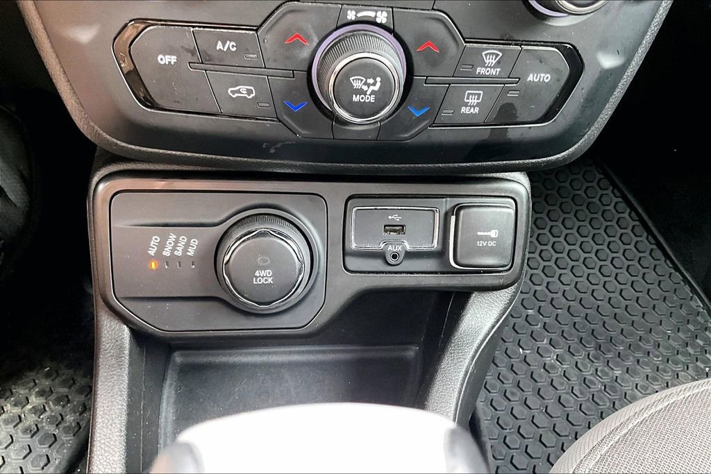 Used 2023 Jeep Renegade Latitude AWD/4WD image 31