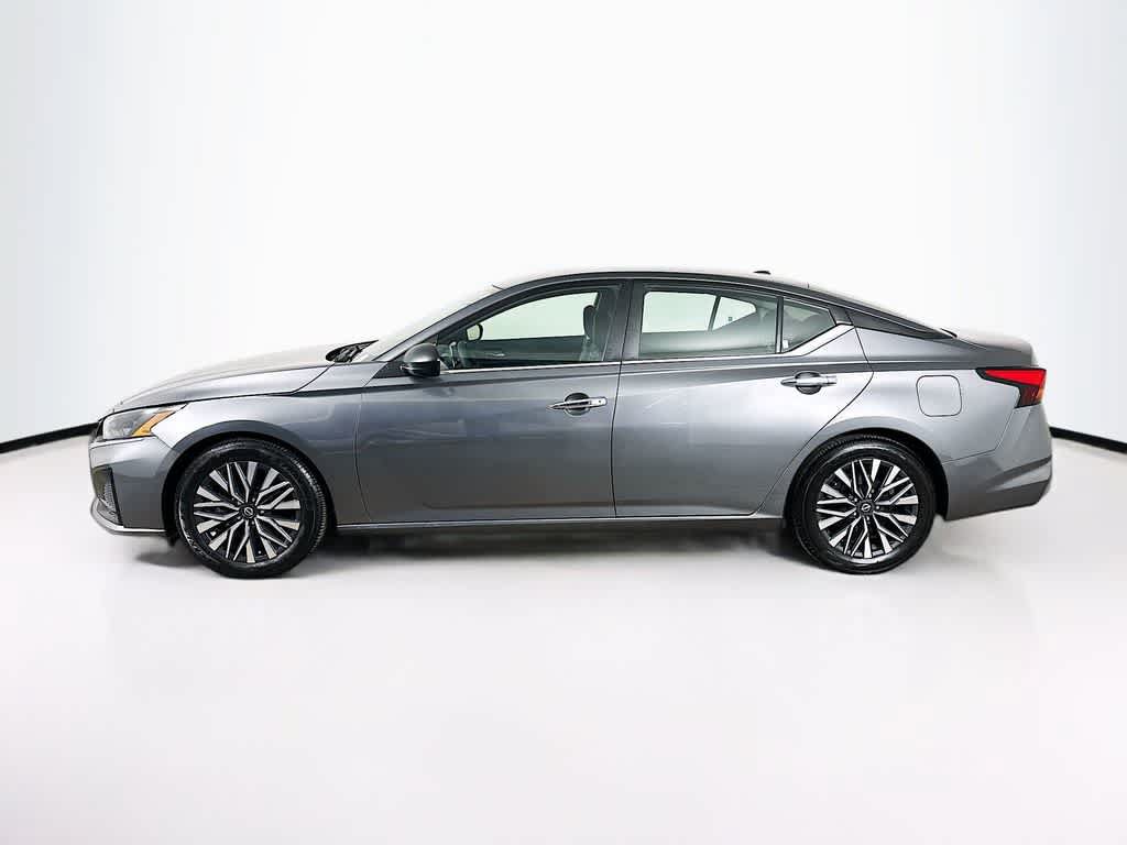 Used 2024 Nissan Altima 2.5 SV FWD image 3