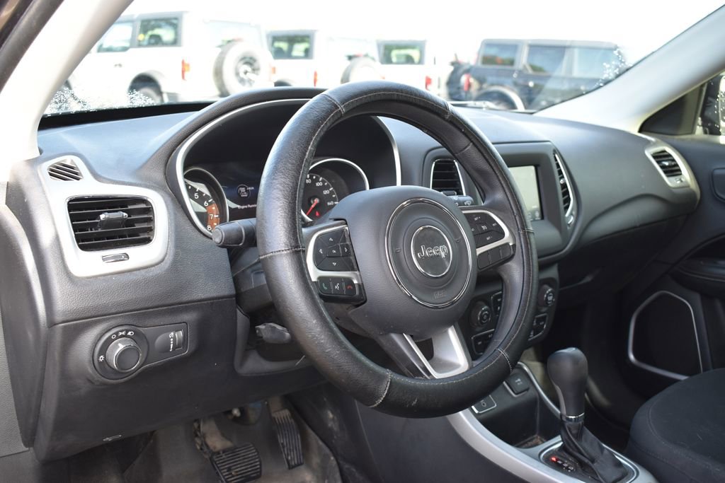 Used 2019 Jeep Compass Sport w/ Tech Group FWD image 8