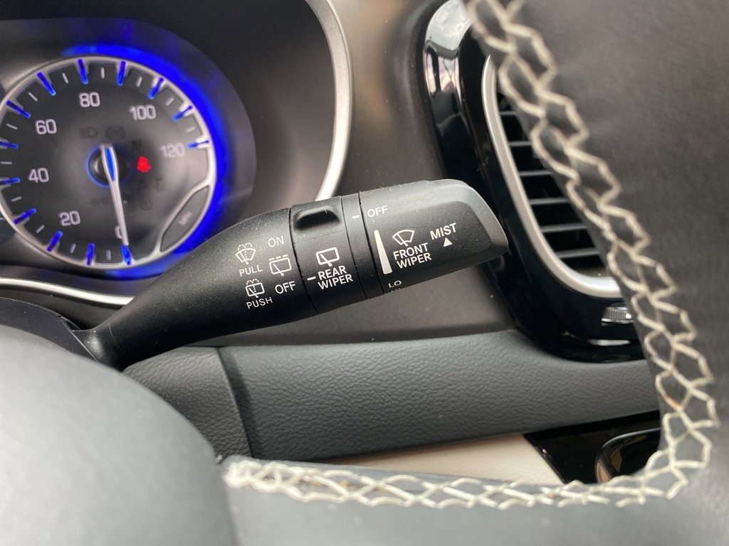 Used 2024 Chrysler Pacifica Touring-L image 33