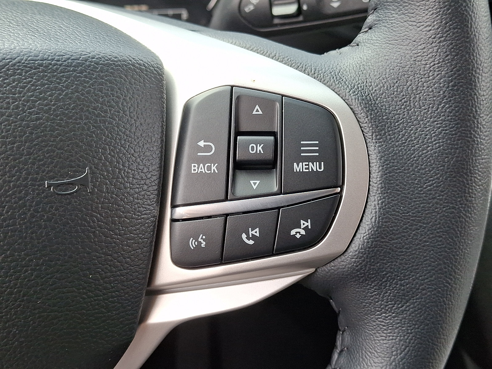Certified 2023 Ford Explorer XLT w/ Equipment Group 202A AWD/4WD image 28