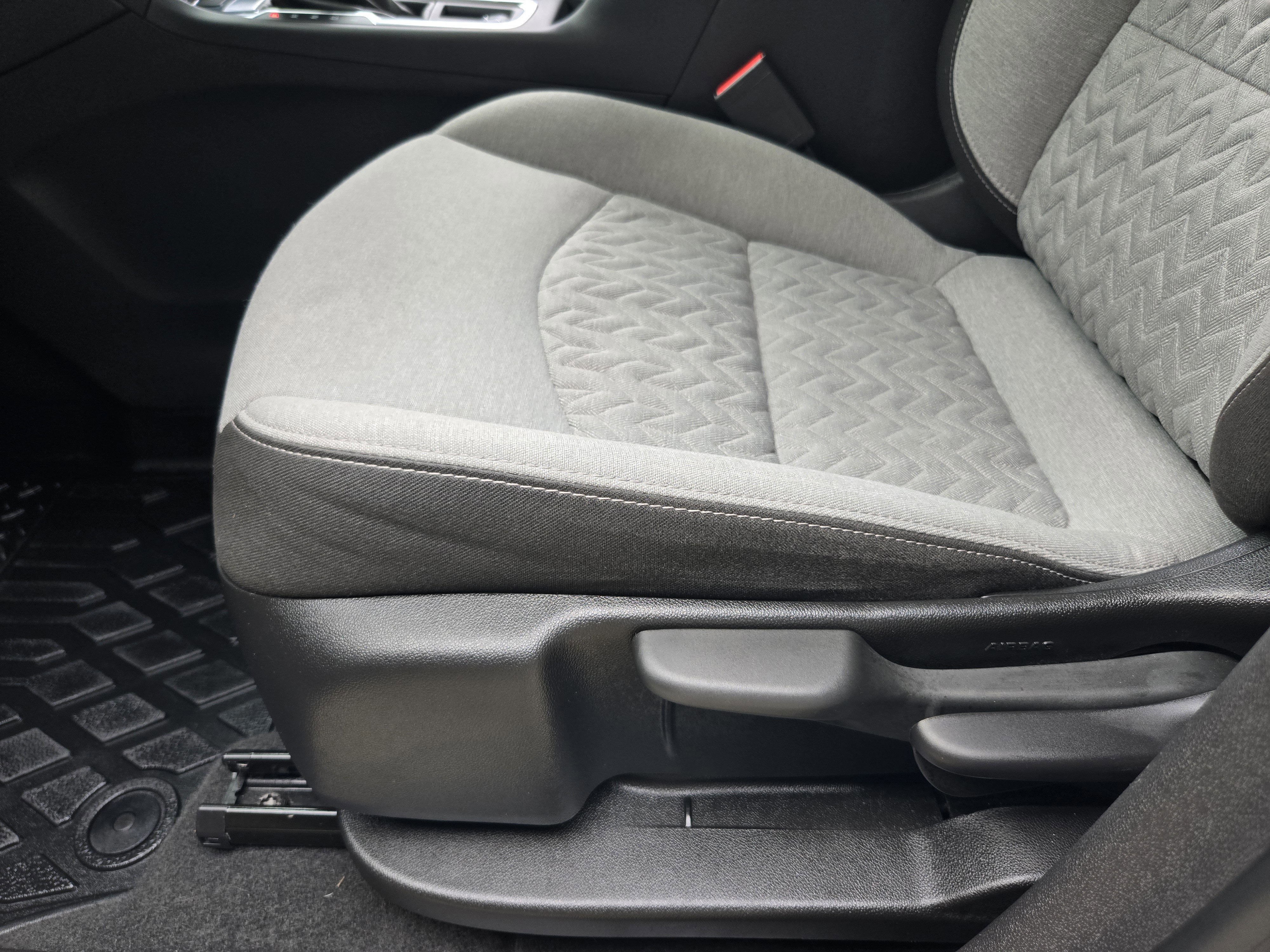 Used 2024 Chevrolet Equinox LS w/ Midnight Edition image 18