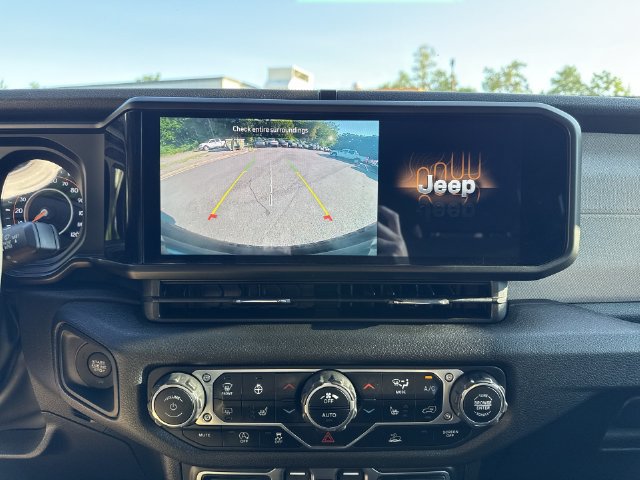 Used 2024 Jeep Wrangler Unlimited Sport AWD/4WD image 18