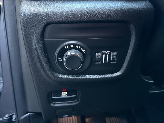 Used 2023 Jeep Grand Cherokee L Laredo image 19