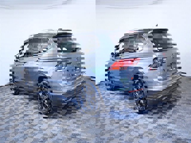 Used 2022 Volkswagen Tiguan SE image 2