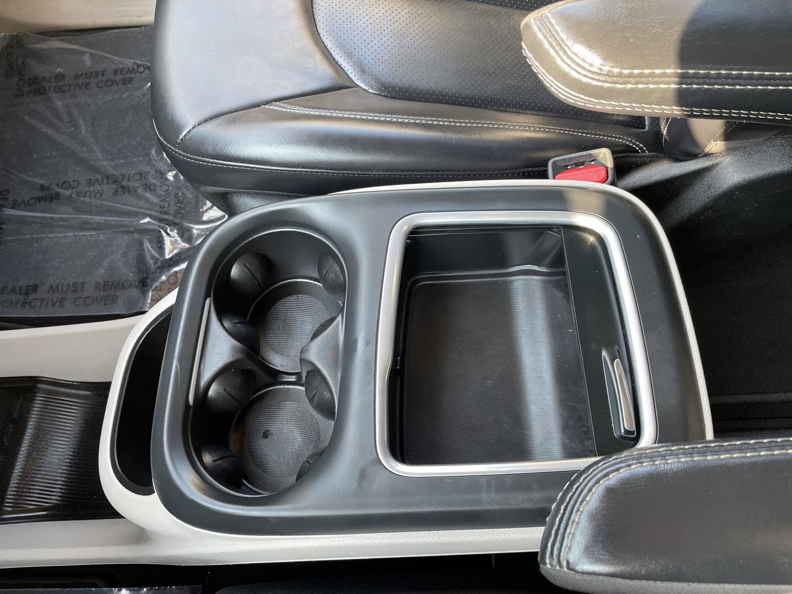 Used 2023 Chrysler Pacifica Touring-L FWD image 31