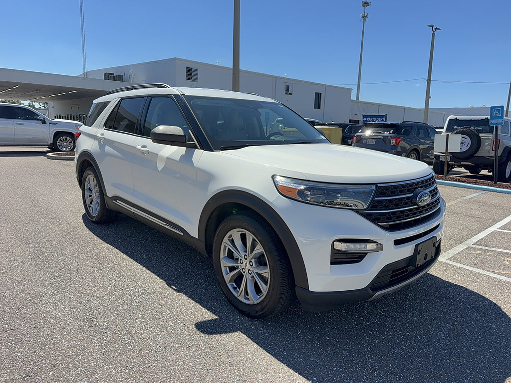 Certified 2023 Ford Explorer XLT w/ Equipment Group 202A RWD image 4