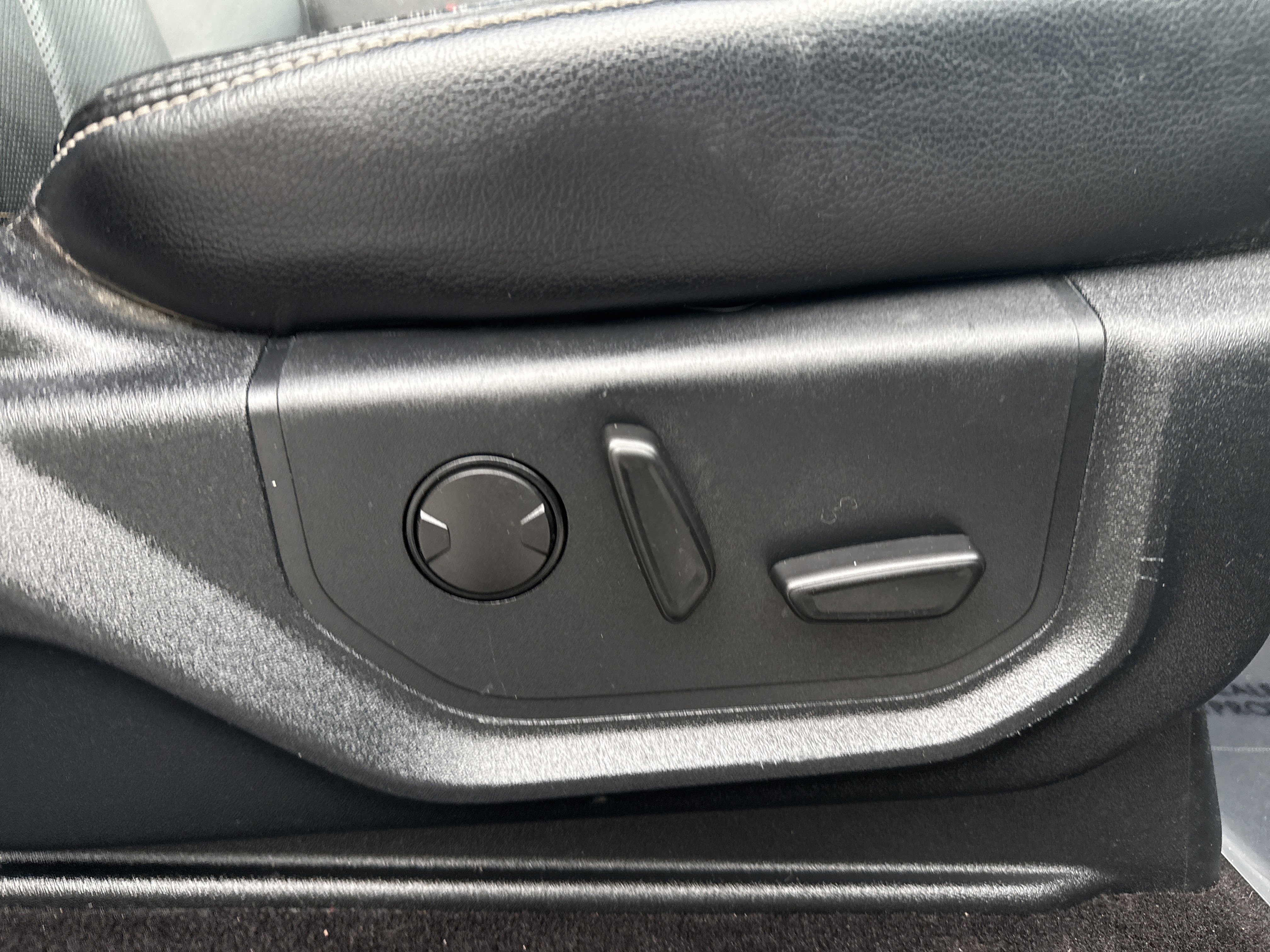 Certified 2019 Ford F150 Lariat w/ Equipment Group 502A Luxury image 30