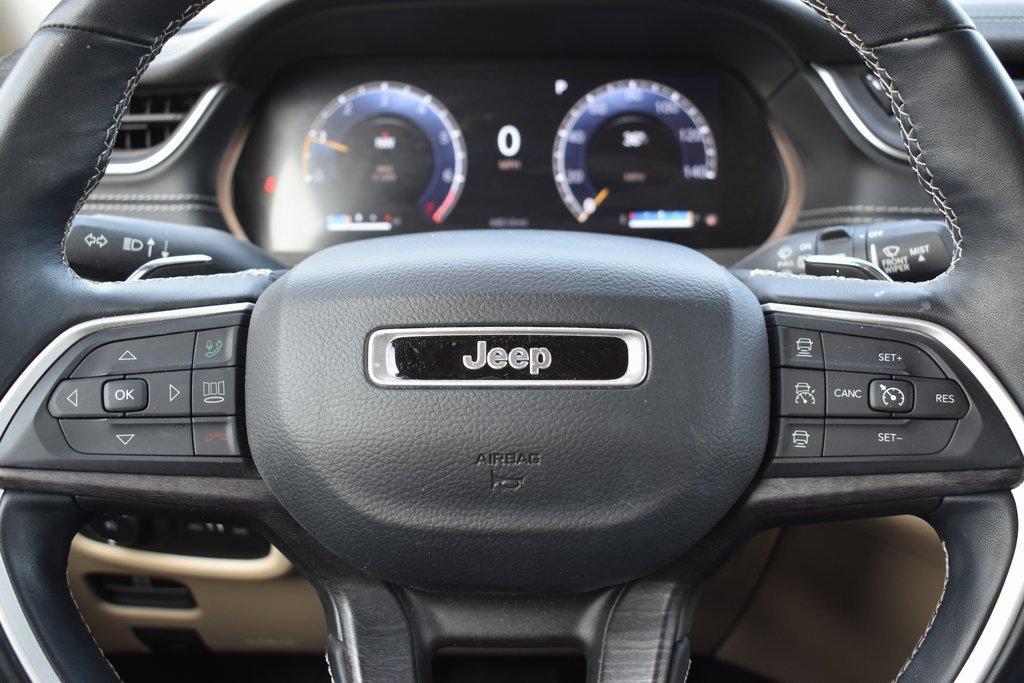 Used 2022 Jeep Grand Cherokee Limited w/ Luxury Tech Group II image 13