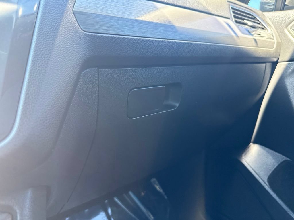 Used 2021 Volkswagen Tiguan SE w/ Panoramic Sunroof Package AWD/4WD image 29