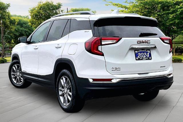Used 2024 GMC Terrain SLT AWD/4WD image 2