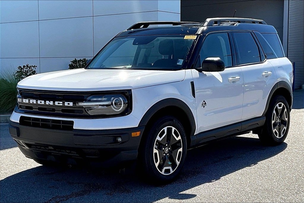 Certified 2024 Ford Bronco Sport Outer Banks w/ Tech Package AWD/4WD image 3