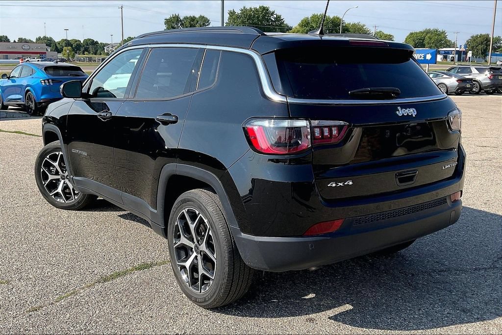 Used 2025 Jeep Compass Limited AWD/4WD image 3