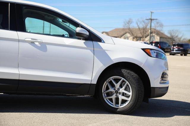 Certified 2023 Ford Edge SEL w/ Convenience Package image 2