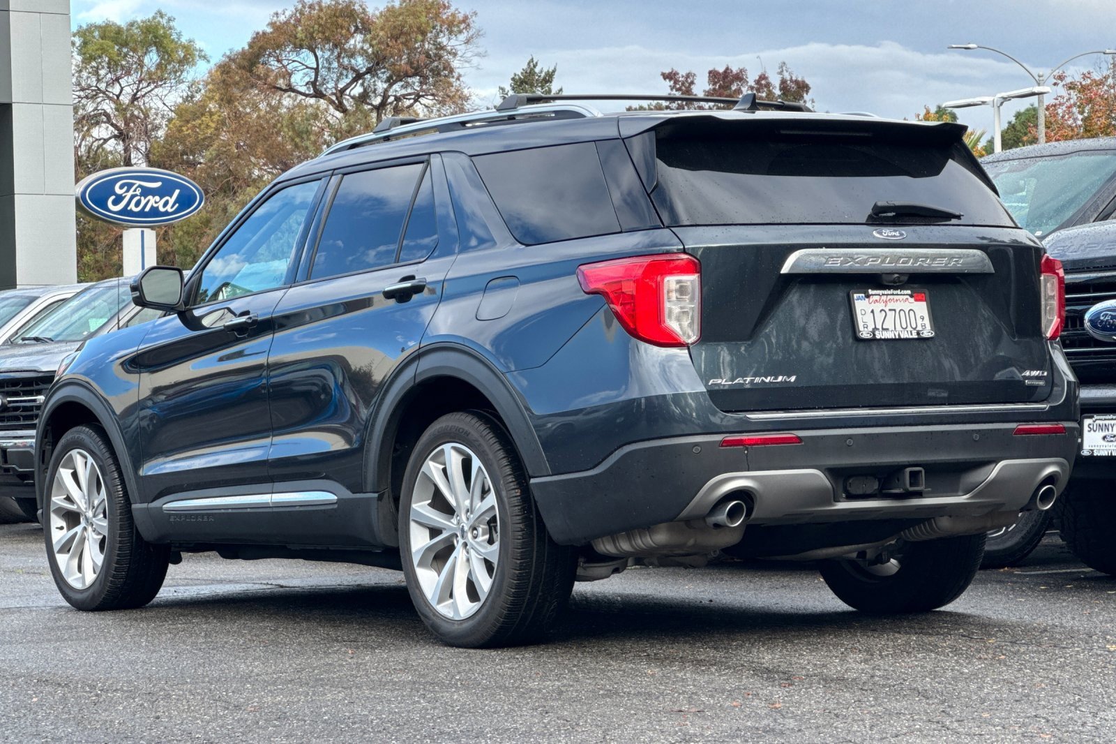 Certified 2022 Ford Explorer Platinum w/ Technology Package image 3
