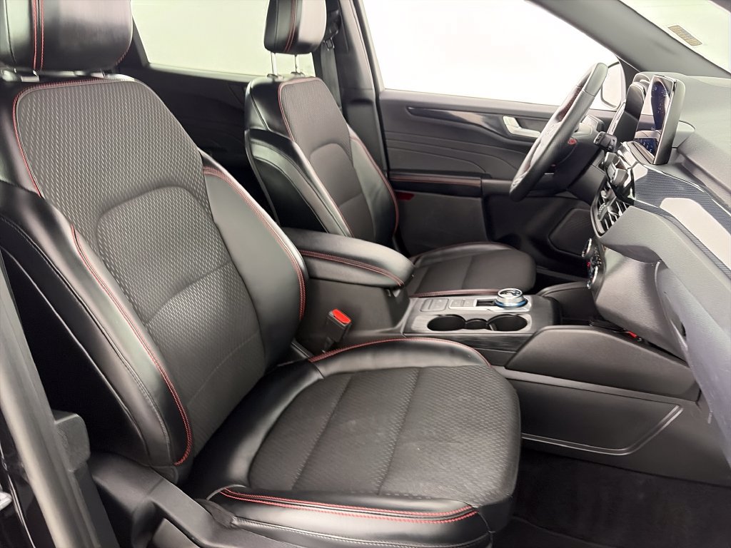 Certified 2025 Ford Escape ST-Line Select AWD/4WD image 31
