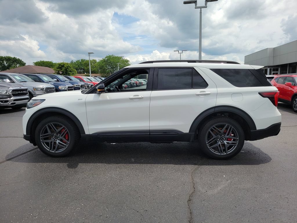 Certified 2025 Ford Explorer ST-Line w/ ST-Line Street Pack AWD/4WD image 7