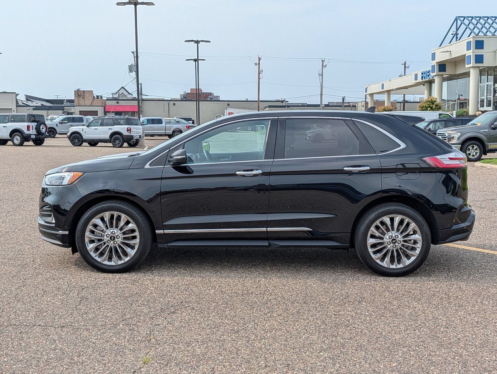 Certified 2023 Ford Edge Titanium w/ Equipment Group 301A AWD/4WD image 2